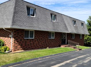 3138 Hillcrest Rd APT 2, Dubuque, IA 52001