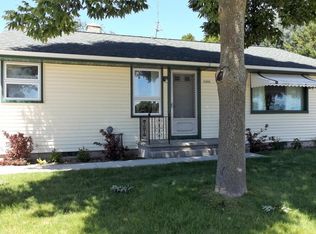 1450 Johnston Dr, Manitowoc, WI 54220