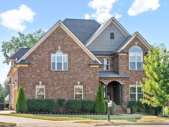 3rd image of 506 Carriage Ln