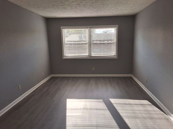 3rd image of 365-9 Elmwood Dr #0