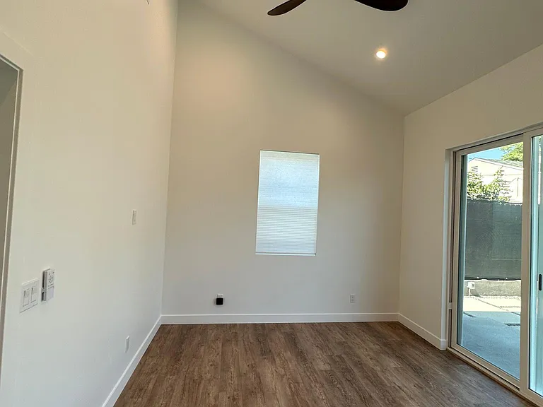 1845 N Screenland Dr — Photo 10