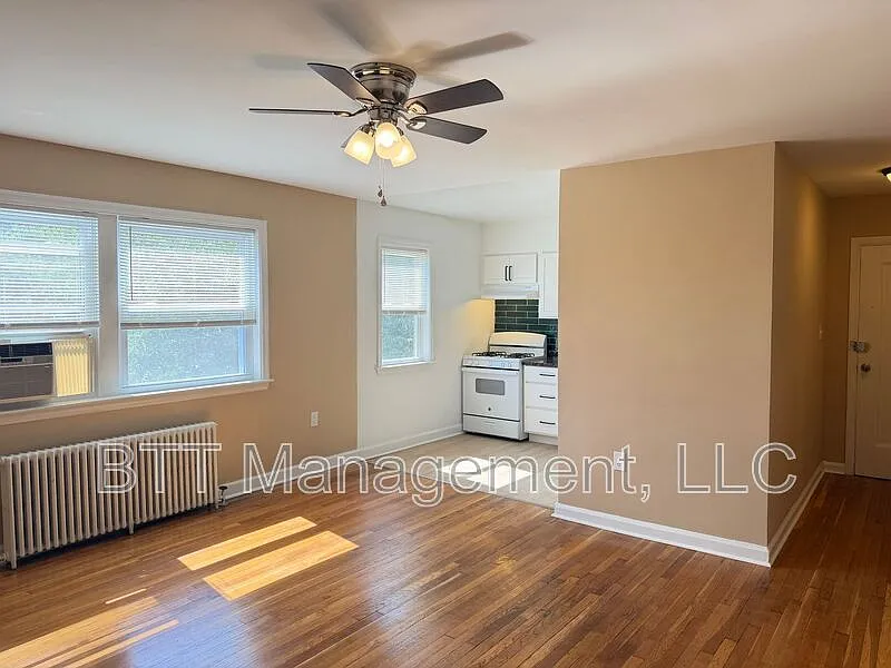 2 bed, 1.0 bath, 900 sqft, $1,450 — Photo 4