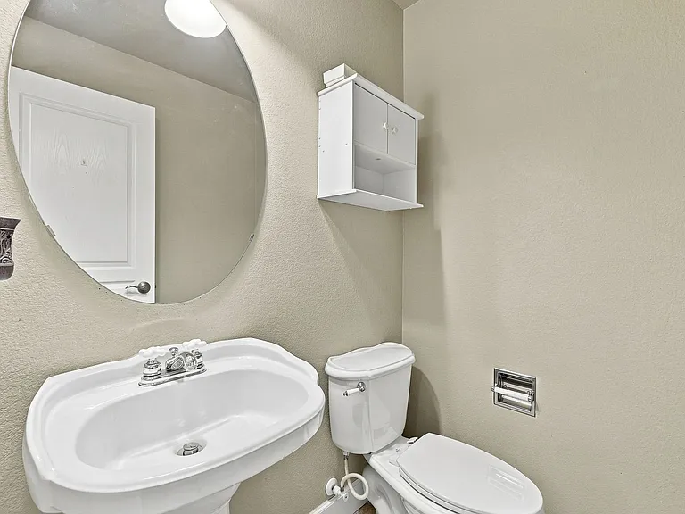 2202 Hanham Dr — Photo 29