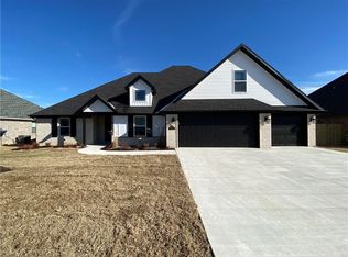 2205 N Carl St, Siloam Springs, AR 72761