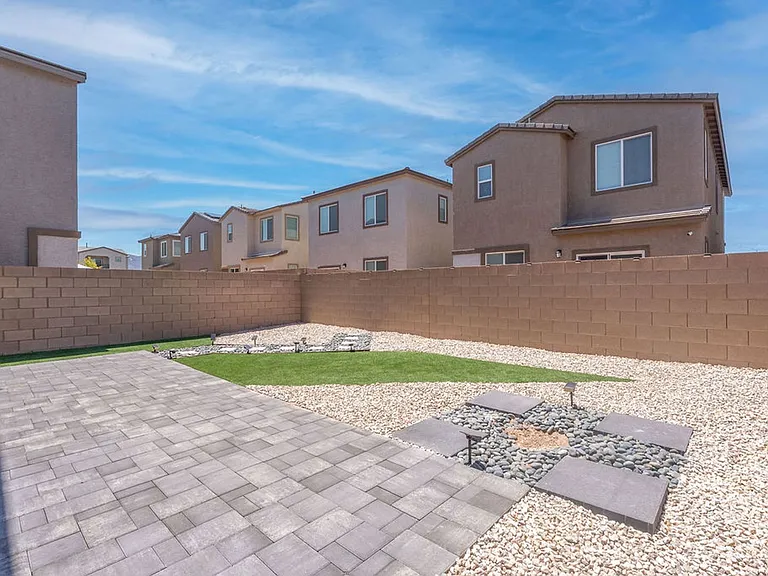 621 Camilla Crk — Photo 27