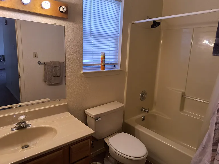 913 Grape St — Photo 11