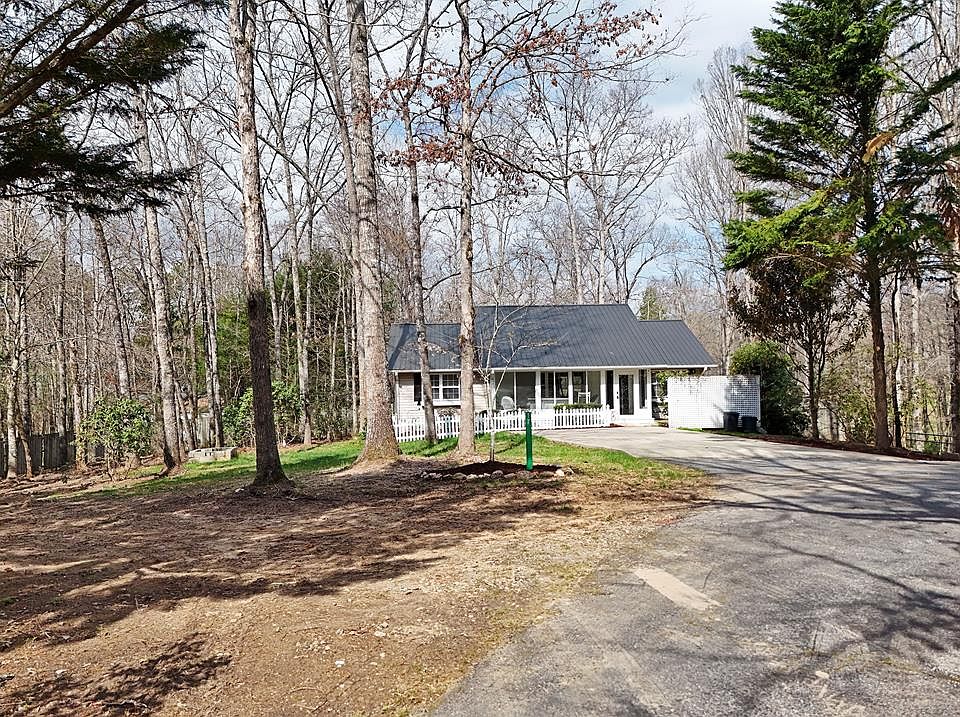 1st image of 17 Ellen Dr