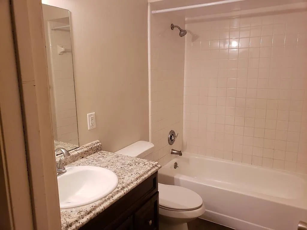 2211 Conway Dr — Photo 4