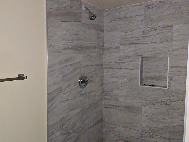 16515 Victory Blvd — Photo 13