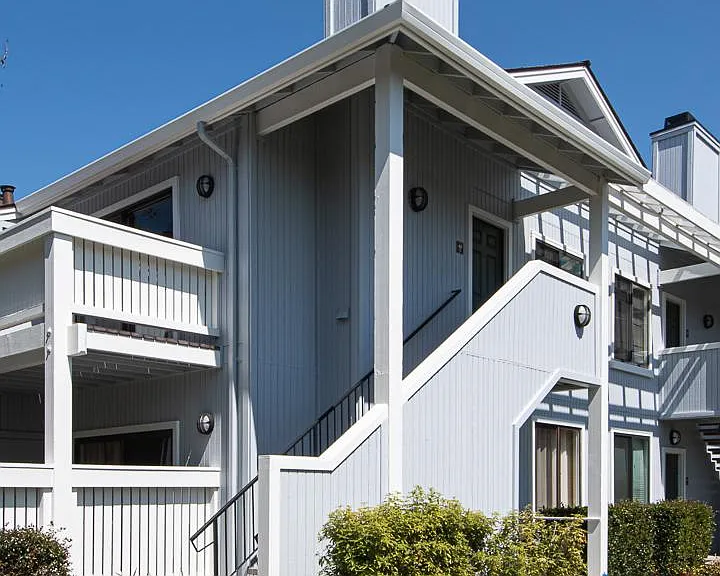 40 Schooner Ct — Photo 2