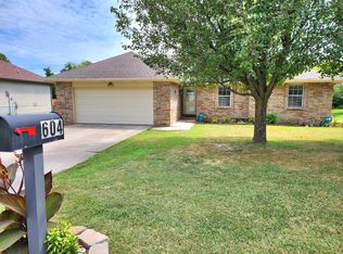 604 E Baldknobber St, Nixa, MO 65714