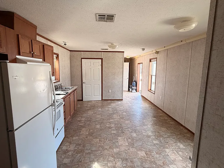 131 N Main St #22 — Photo 3