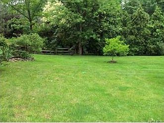 2nd image of 4 Madison Hill Rd