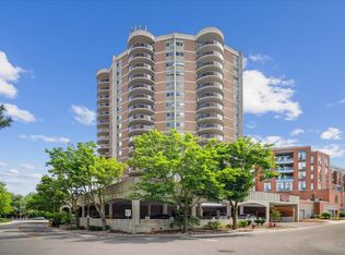 6 John St, Oakville, ON L6K 3T1