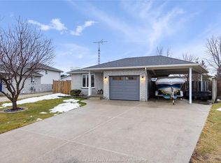 7 Regal Dr, Chatham Kent, ON N0P 2L0