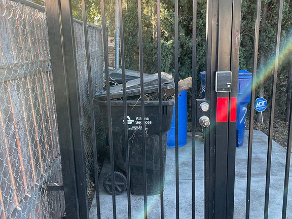 3rd image of 772 Ventura St