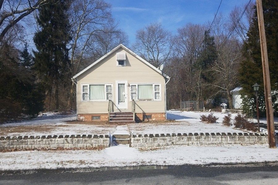 1st image of 76 Laurel Heights Dr