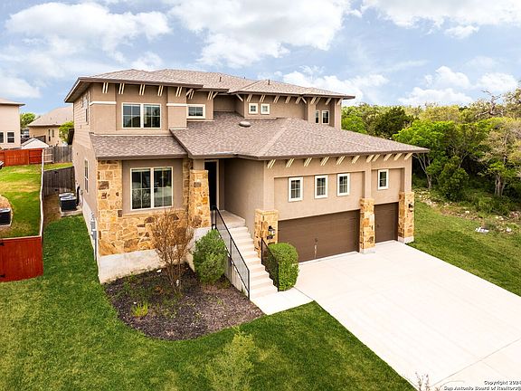 2nd image of 427 SUNDANCE WAY