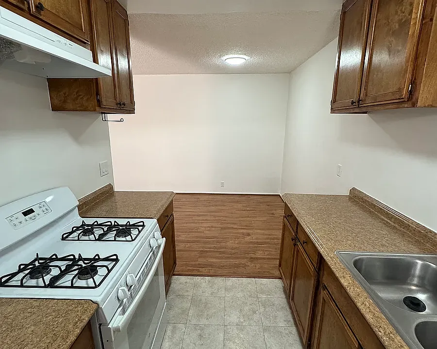 1550 N Harvard Blvd #3