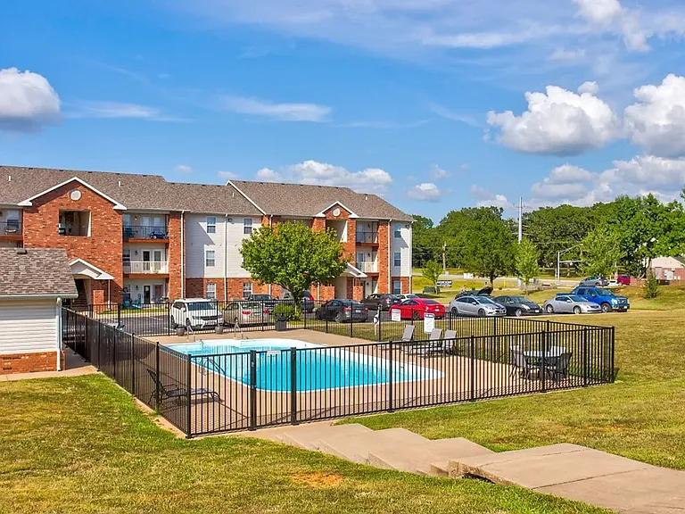 Southernwood Apartments — Photo 54