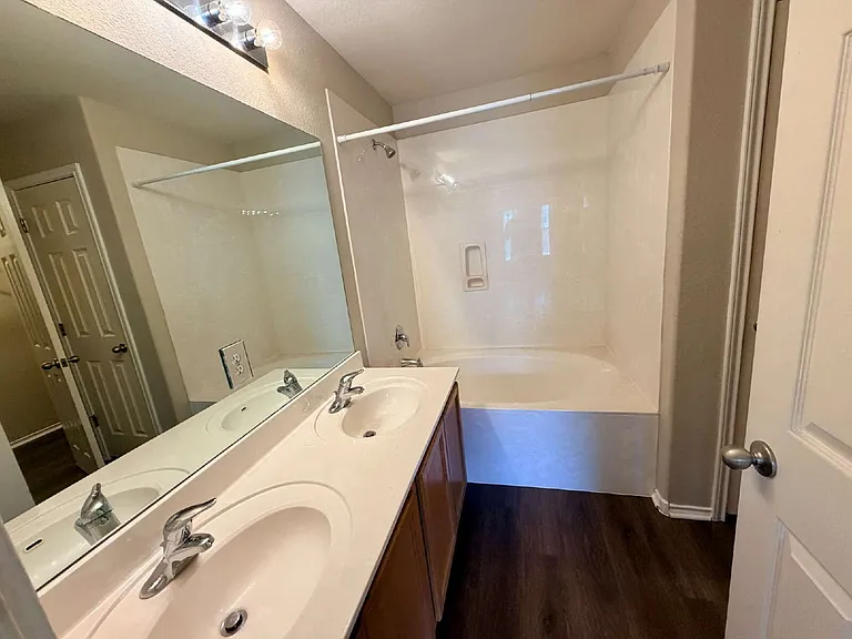 516 W South St — Photo 12