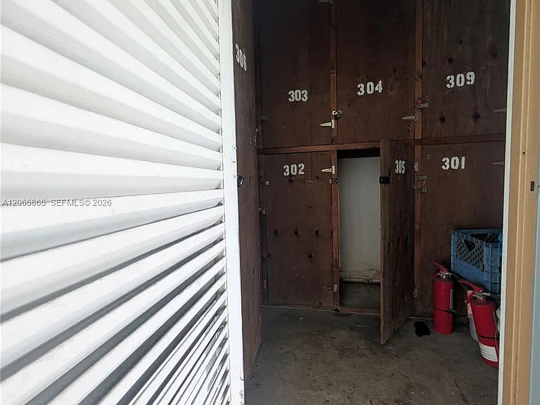 900 Tallwood Ave #305 — Photo 14