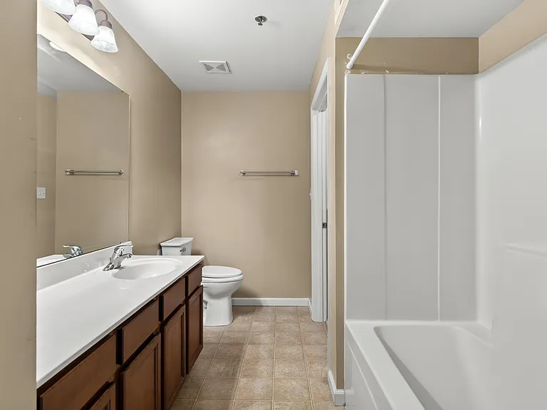 10201 Spring Creek Ln — Photo 17