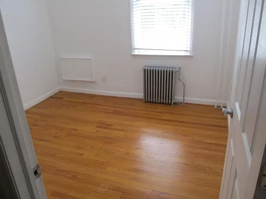 Rented by FlatFinders Realty | media 11