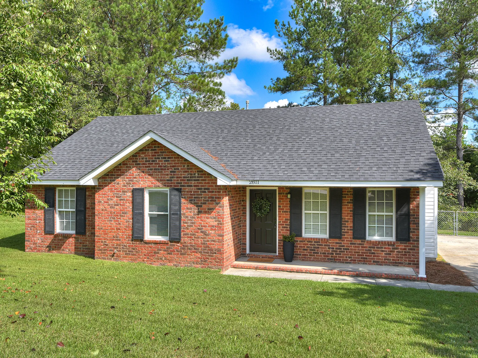3 bed, 1159 sqft, $1,395 — Photo 1