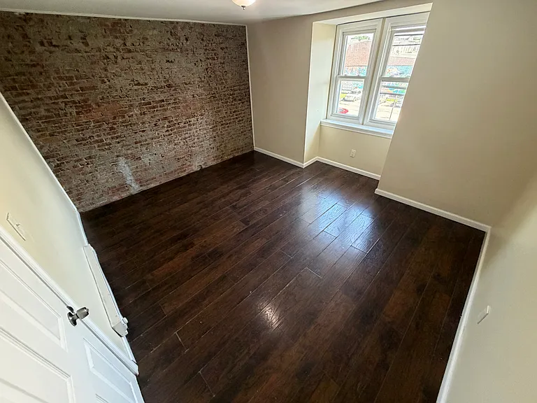 909 W Tilghman St #2 — Photo 8
