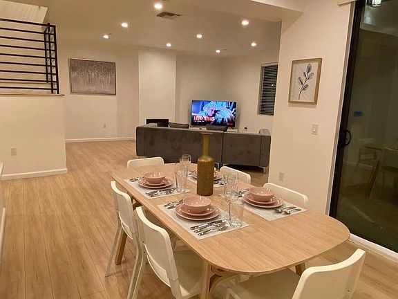 3rd image of 137 W 6th St APT 301