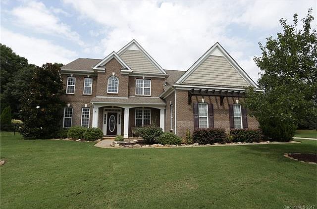 1st image of 715 Springwood Dr