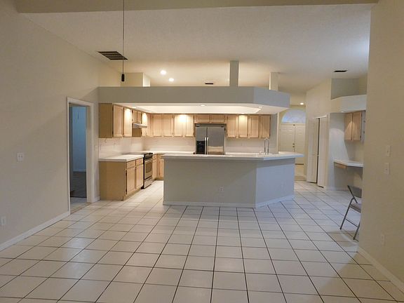 3rd image of 1697 Glenhaven Cir