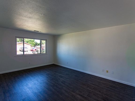 4th image of 1005 Mock Ave