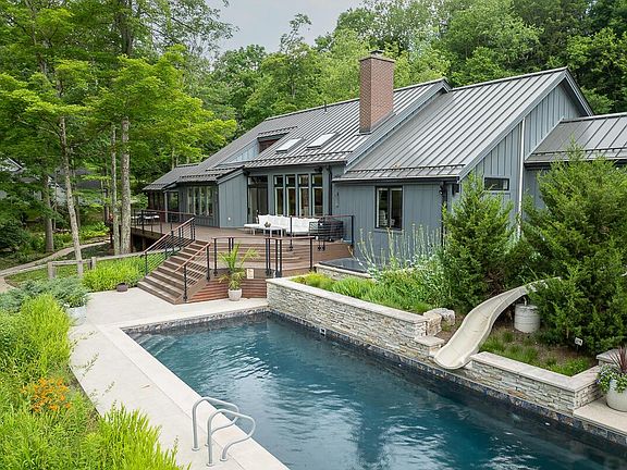 4th image of 150 Pinehurst Dr
