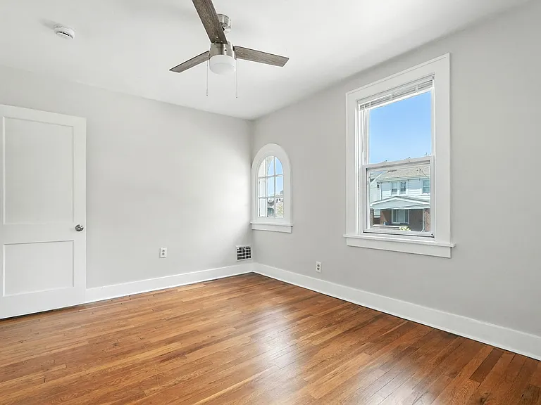 3229 Beacon Hill Ave — Photo 15