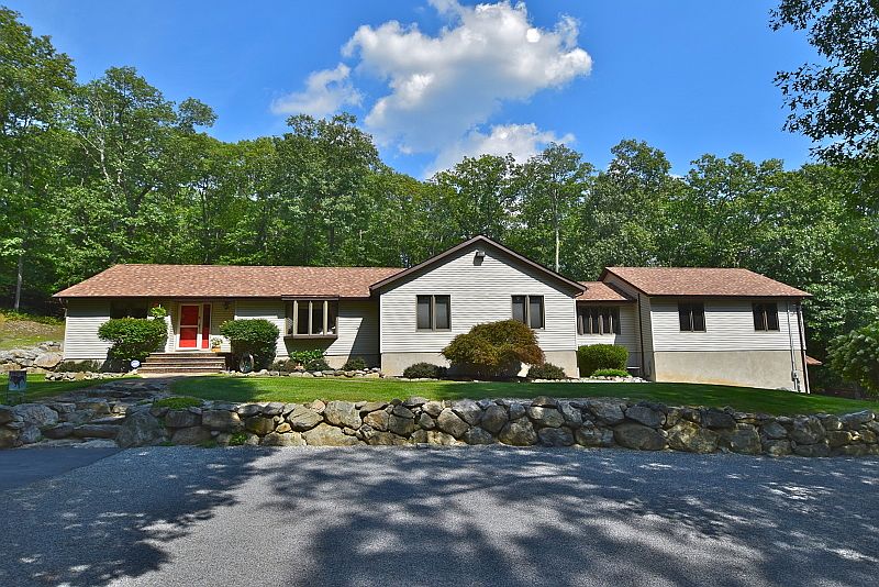 1st image of 2 Logan Ln