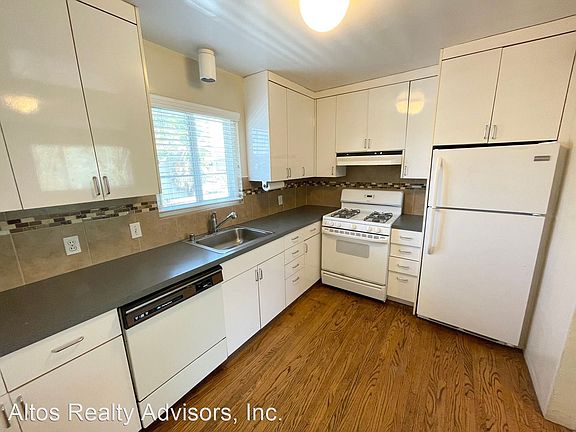 5th image of 2166 Yale St