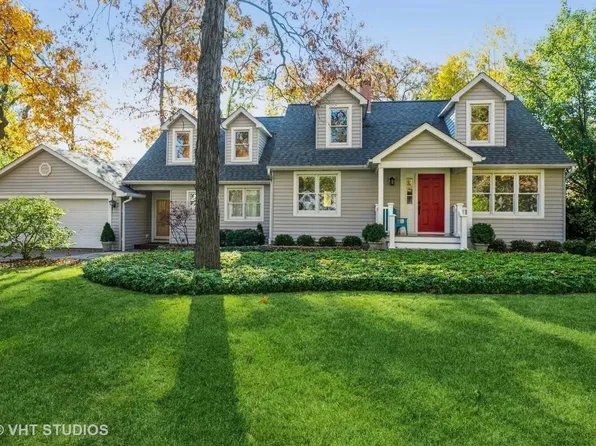 1110 Muir Ave, Lake Bluff, IL 60044