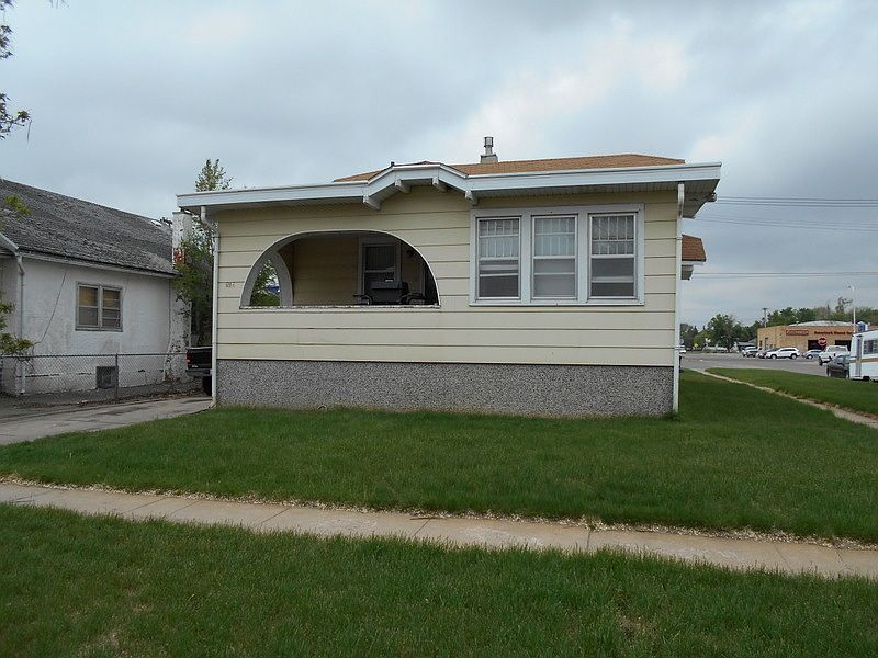 1st image of 604 E 5th St