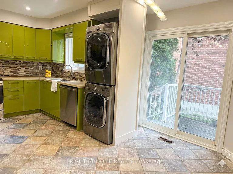 37 Versailles Ct — Photo 6