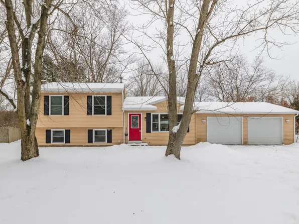 57438 Rumshire Dr, Mattawan, MI 49071