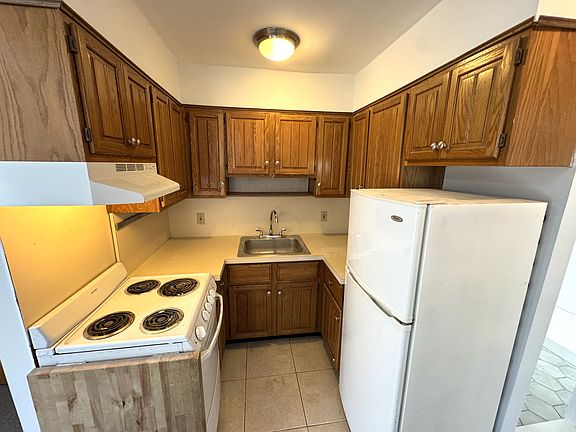 5th image of 556 W Jericho Tpke
