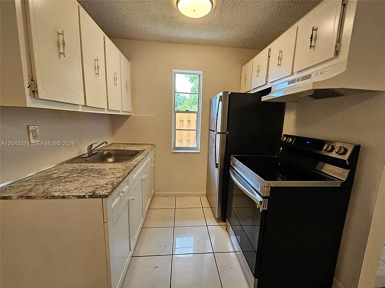4621 SW 33rd Ave #4 — Photo 5