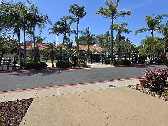 5th image of 4044 Loma Riviera Cir