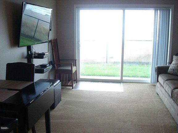 5th image of 145 NW Inlet Ave #107