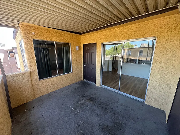 1534 Hialeah Dr #D — Photo 2