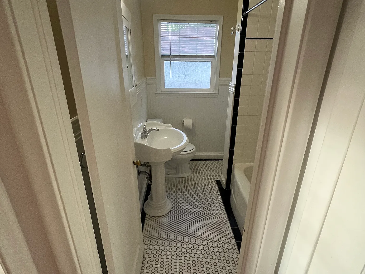 4 bed, 1625 sqft, $2,750 — Photo 4