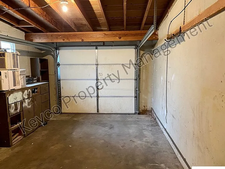 711 W Prospect Rd — Photo 20
