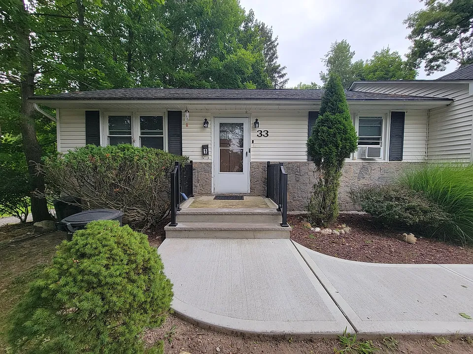 33 N Maple Ave #1